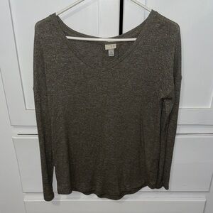 Women's V-Neck Long Sleeve Top - Olive Green